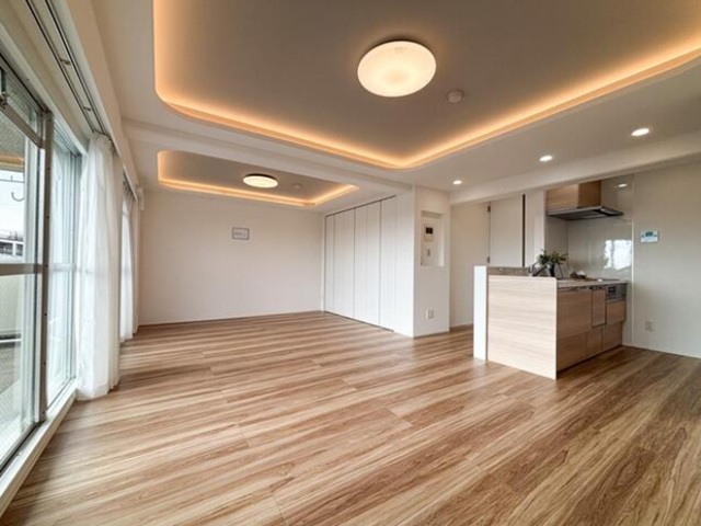 相模原市中央区小山2丁目の中古マンション7階部分のリビングの写真