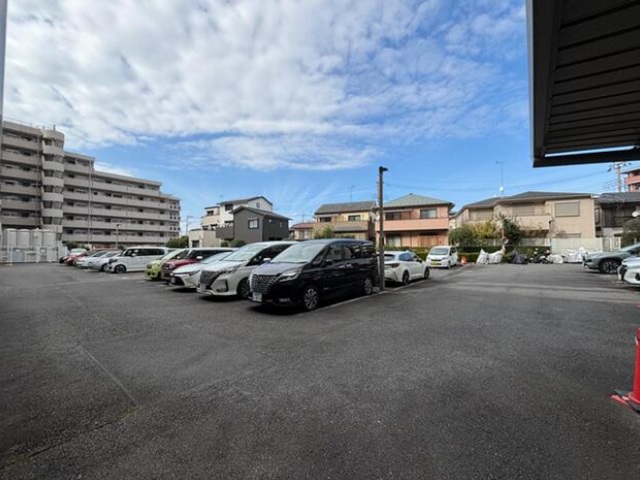相模原市中央区小山2丁目の中古マンション7階部分の駐車場の写真
