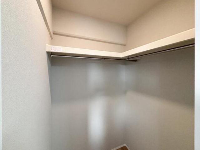 相模原市中央区小山2丁目の中古マンション7階部分のウォークインクローゼットの写真