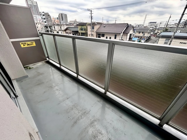 相模原市中央区相模原1丁目の中古マンション3階部分のバルコニーの写真