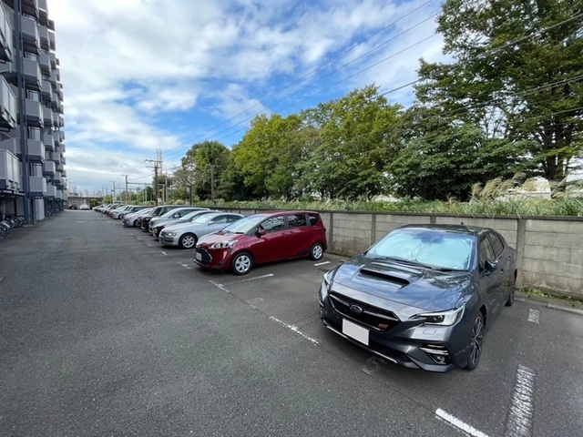 相模原市中央区相模原1丁目の中古マンション8階部分の駐車場の写真