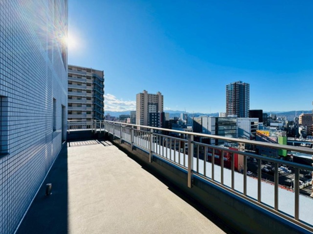 相模原市中央区相模原4丁目の中古マンション12階部分の西側ルーフバルコニーの写真