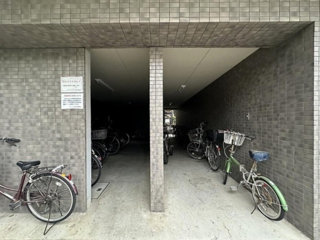 相模原市中央区相模原4丁目の中古マンション8階部分の駐輪場の写真