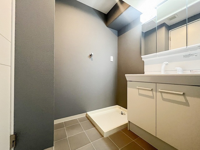 相模原市中央区相模原4丁目の中古マンション8階部分の洗面化粧台の写真