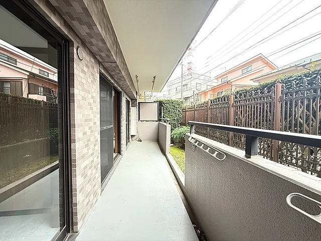 相模原市中央区清新2丁目の中古マンション1階部分のバルコニーの写真