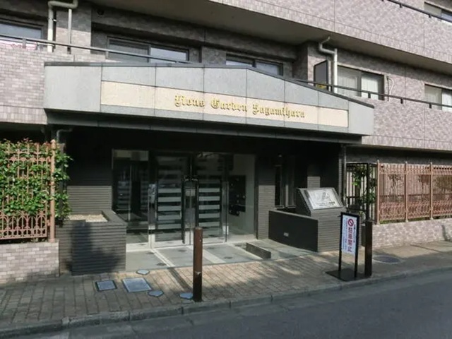 相模原市中央区清新2丁目の中古マンション1階部分のエントランスの写真