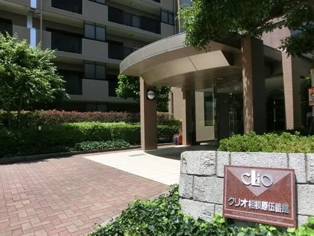 相模原市中央区清新5丁目の中古マンション2階部分のエントランスの写真