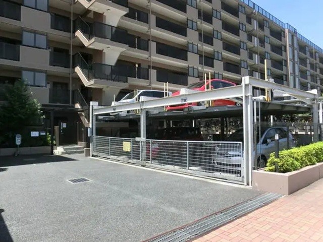 相模原市中央区清新5丁目の中古マンション2階部分の駐車場の写真