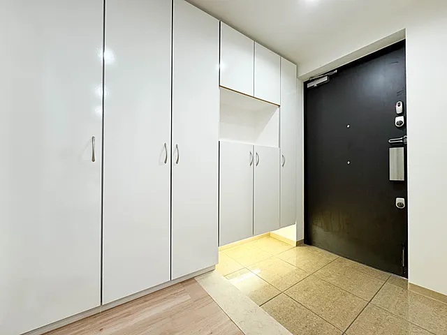 相模原市中央区清新5丁目の中古マンション7階部分の玄関の写真