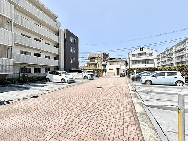 相模原市中央区清新5丁目の中古マンション7階部分の駐車場の写真