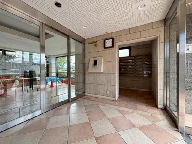 相模原市中央区田名の中古マンション1階部分のエントランスの写真