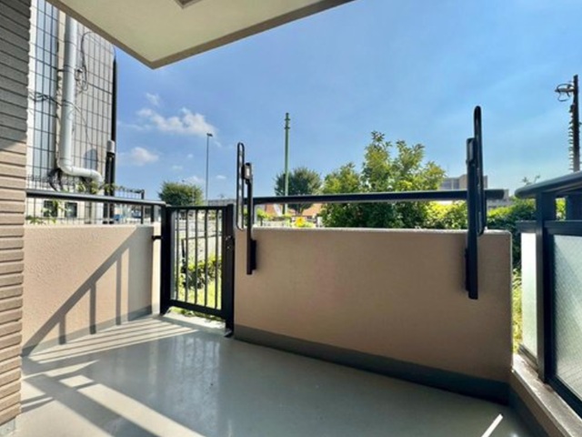 相模原市中央区矢部3丁目の中古マンション1階部分のバルコニーの写真