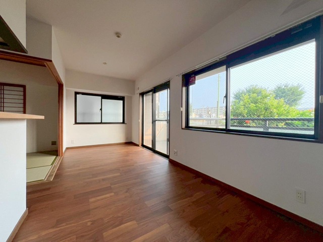 相模原市中央区矢部3丁目の中古マンション1階部分のリビングの写真