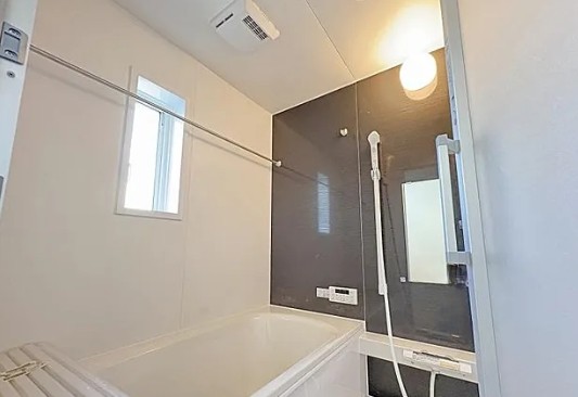 相模原市中央区上溝の新築戸建て4号棟のバスルームの写真