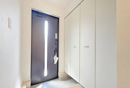 相模原市中央区上溝の新築戸建て4号棟の玄関の写真