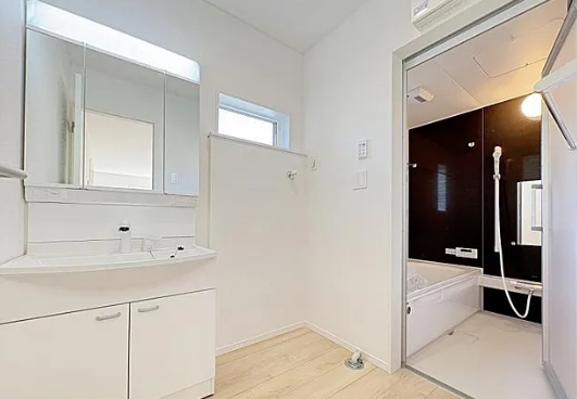 相模原市中央区上溝の新築戸建て4号棟の洗面化粧台の写真