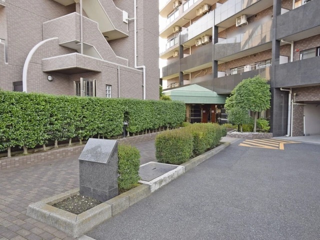 相模原市緑区橋本3丁目の中古マンション12階部分のエントランスの写真