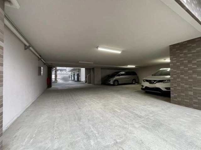 相模原市緑区橋本3丁目の中古マンション12階部分の駐車場の写真