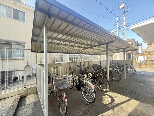 相模原市緑区東橋本3丁目の中古マンション4階部分の駐輪場の写真