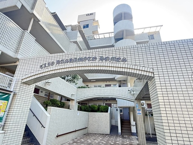 相模原市緑区東橋本3丁目の中古マンション4階部分のエントランスの写真