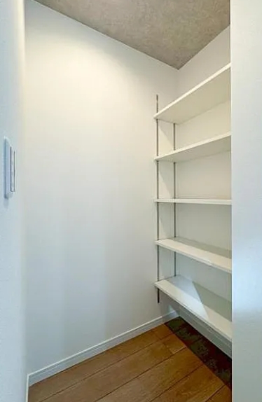 相模原市緑区大島の新築戸建て1のパントリーの写真