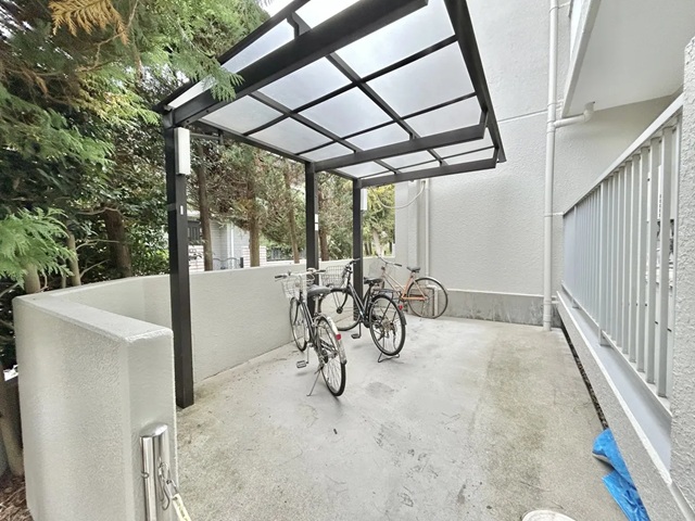 相模原市南区東林間1丁目の中古マンション3階部分の駐輪場の写真
