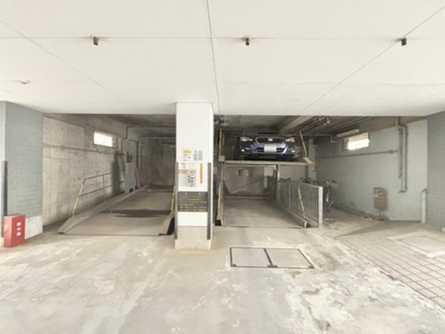 相模原市南区東林間3丁目の中古マンション4階部分の駐車場の写真