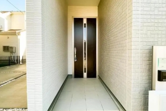 相模原市南区東大沼4丁目の新築戸建てA号棟の玄関の写真