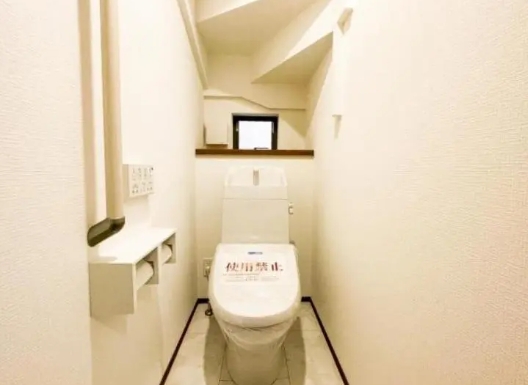 相模原市南区東大沼4丁目の新築戸建てA号棟のトイレ1Fの写真