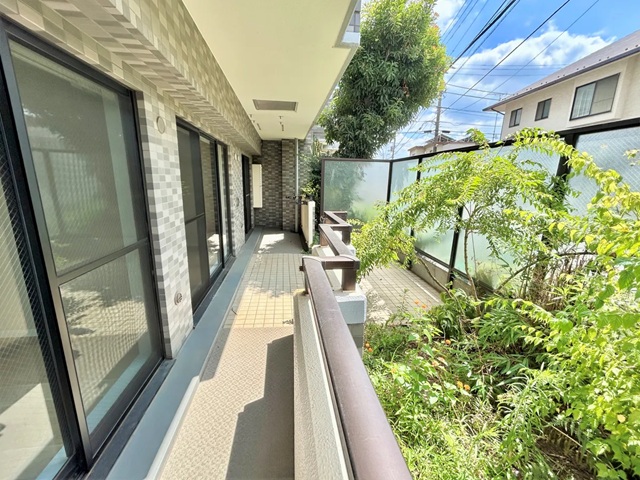 相模原市南区上鶴間本町4丁目の中古マンション1階部分のテラスの写真