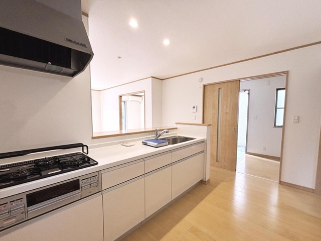 相模原市南区北里1丁目の中古戸建てのキッチンの写真