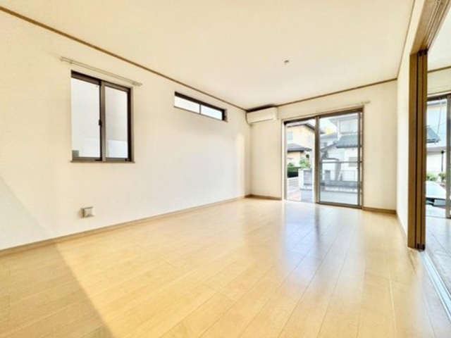 相模原市南区北里1丁目の中古戸建てのリビングの写真