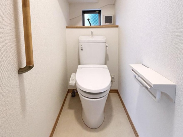 相模原市南区北里1丁目の中古戸建てのトイレの写真