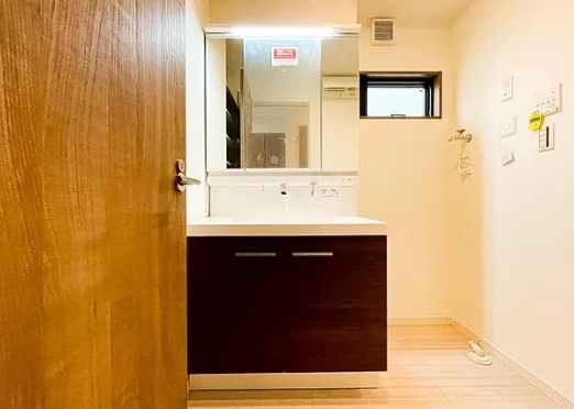 相模原市南区南台4丁目の新築戸建て3号棟の洗面化粧台の写真