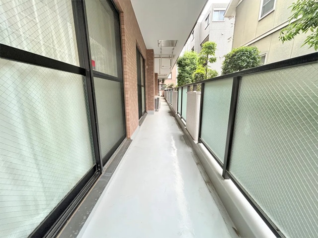 相模原市南区相模大野6丁目の中古マンション1階部分のバルコニーの写真