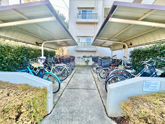 相模原市南区相模大野6丁目の中古マンション4階部分の駐輪場の写真