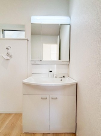 相模原市南区相南3の新築戸建て2号棟の洗面化粧台の写真
