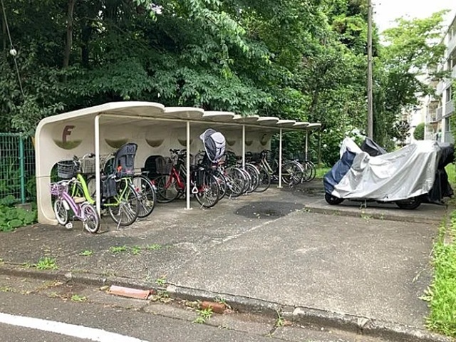 相模原市南区鵜野森2丁目の中古マンション3階部分の駐輪場の写真