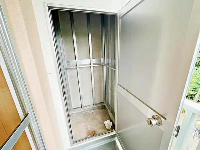 相模原市南区鵜野森2丁目の中古マンション3階部分のバルコニー納戸の写真