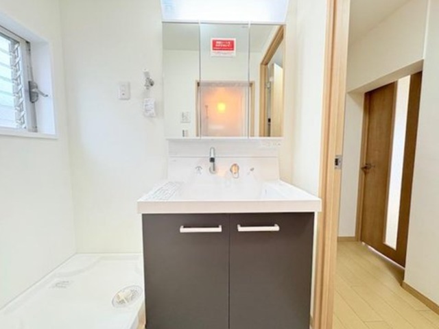相模原市南区鵜野森2丁目の中古マンション3階部分の洗面化粧台の写真