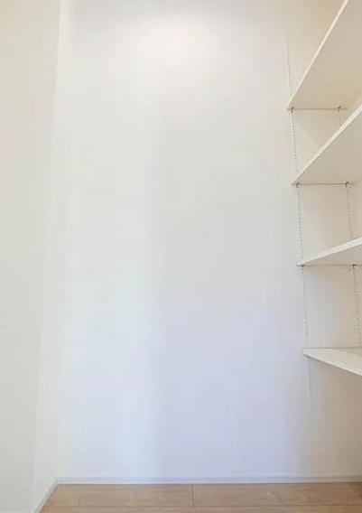 相模原市南区若松5丁目の新築戸建てのパントリーの写真