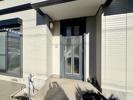 町田市相原の中古戸建ての玄関の写真