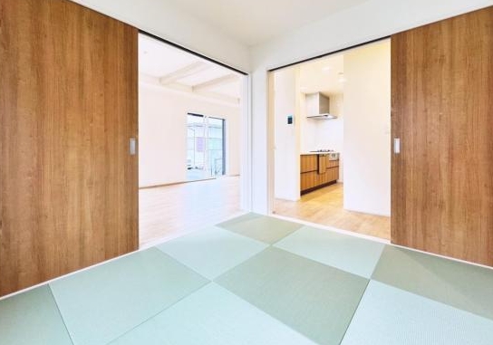 相模原市中央区上溝の新築戸建ての和室の写真