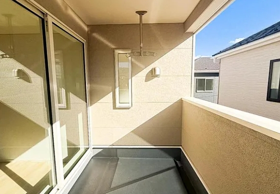 相模原市中央区上溝の新築戸建て5号棟のバルコニーの写真