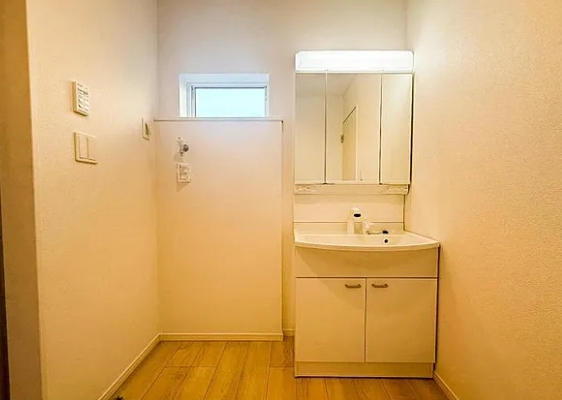 相模原市中央区上溝の新築戸建て5号棟の洗面化粧台の写真