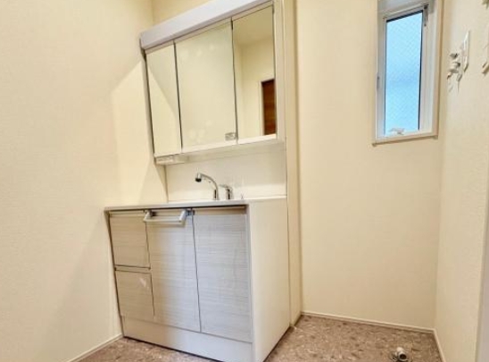 相模原市中央区上溝の新築戸建ての洗面化粧台の写真