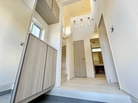 相模原市緑区西橋本3丁目の新築戸建ての玄関の写真