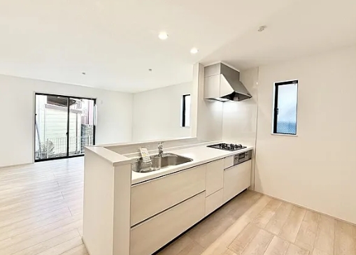 相模原市南区東大沼1丁目の新築戸建てのキッチンの写真