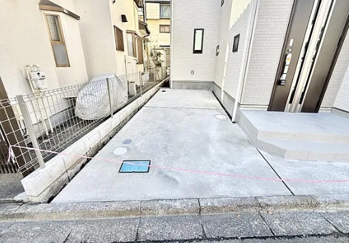 相模原市南区東大沼1丁目の新築戸建ての駐車場の写真