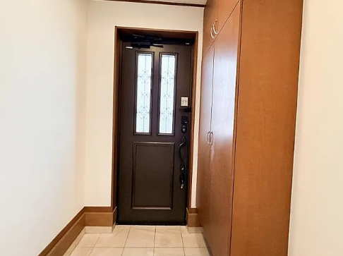 町田市相原町の中古戸建ての玄関の写真